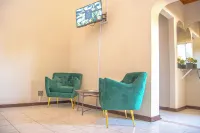 Kololo at 399 Guesthouse & Conference - Bintang 3