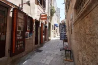 Apartments Sunny Town Hotels in Trpanj