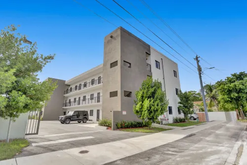 Renzzi Wynwood Apartments