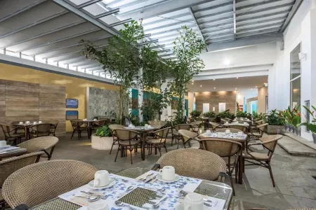 Pop Art Hotel CLC Mamonal Cartagena Отели в г. Турбако