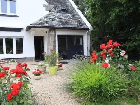 Lavoisier - Guingamp Отели рядом с достопримечательностью «Stade Municipal de Roudourou»
