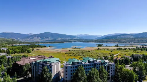 6th Floor Condo with Amazing Lake and Mountain Views!