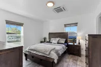 Amber Nook! Always Clean, and Build to be Comfortable!