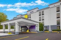 Spark by Hilton Clarks Summit - parking
