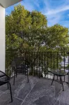 Lux Retreat by Renzzi