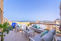 Contemporary Living by the Sea & 2Bd & New Listing