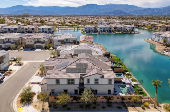 Lakefront w Private Pool Great for Festival Season Lago Luxe by AvantStay