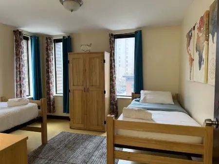 2 Bedroom Downtown Apt City Views Park Walk