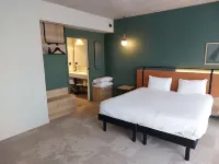 Campanile Saint-Brieuc Centre - Gare Hotels in Треге