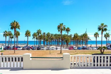 Sunstay Cosy Flat III Benalmadena Golf Отели рядом с достопримечательностью «Памятник Коломаресу»