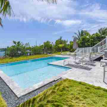 Springtide House by Brightwild Waterfront Pool Fitness & Recreational Facilities