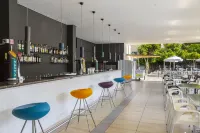 Mayfair Gardens - Bares