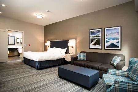 Mountaineer Lodge Отели в г. Improvement District No. 9