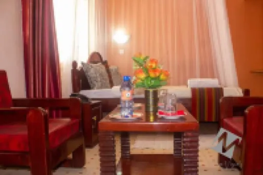 Alpine Hotel Hoteles en Free Hold