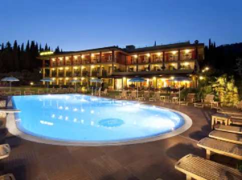 โรงแรมวิลล่า มาดรีนา เลิฟลี่แอนด์ไดนามิก