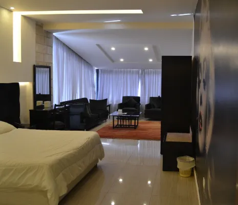 Platinum Hotel - С парковкой