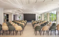 Baia Chia Laguna Resort, Curio Collection by Hilton Hôtels à : Chia