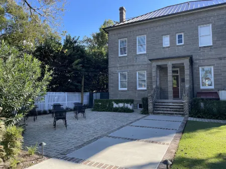 607 Bay Inn Downtown Beaufort Отели рядом с достопримечательностью «Spanish Moss Trail Train Depot»