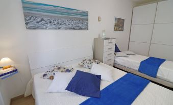 Luisa Holiday House with Air Conditioning and Balcony