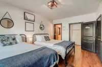 North House - Banff Mountain Home- the Real Rockies Experience โรงแรมในแบมฟ์