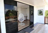 Room in B&B - Master Suite Family Room with Views of the Ocean