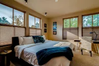 Old Town Loft Oasis with Amazing Rooftop Deck! Hotels in Fort Collins