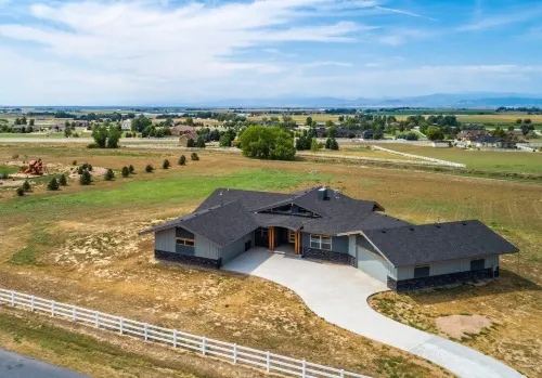 Luxury Home with Spectacular Rocky Mountain Views!