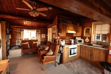 Two Bed Log Cabin in the Mountains Отели в г. Blaenau Ffestiniog