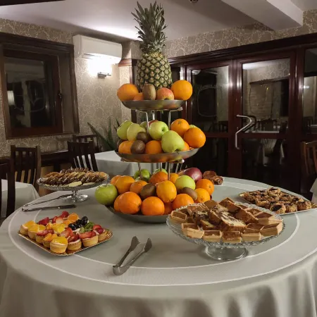 Acapulco Hotel Отели в г. Targsoru Vechi