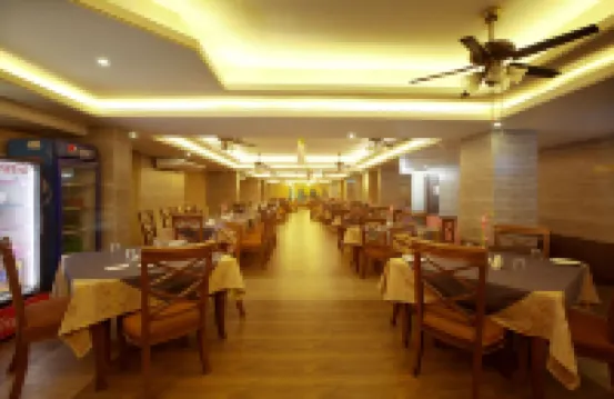 Neeshorgo Hotel & Resort - parkir