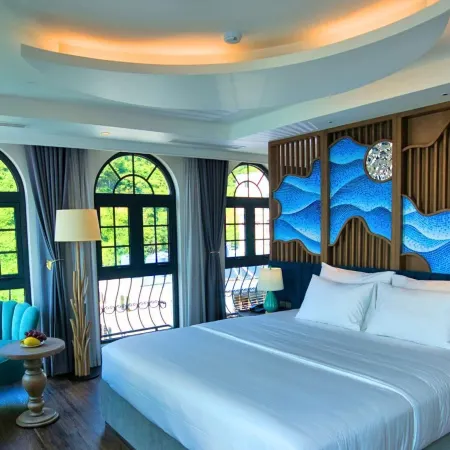 The Moon Boutique Hotel Cat Ba