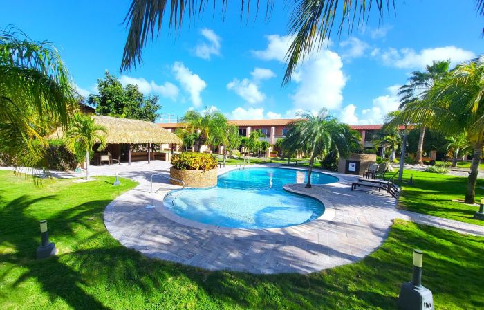 Eagle Beach Luxury House, Walking Distance to the Beach