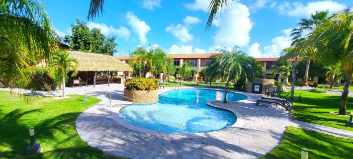 Eagle Beach Luxury House, Walking Distance to the Beach Hoteles en Playa de Eagle