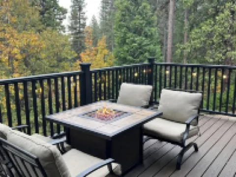 The Cozy Cub: Air Conditioning, Dog Friendly, Pool Table, Private Lakes in Bls Hotels in Arnold