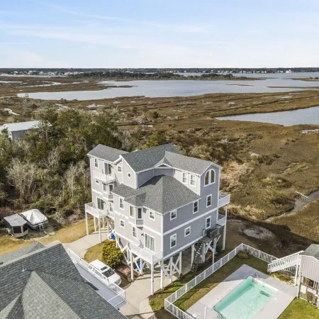 4BR/4BA - pool, elevator, deeded beach access, 2 king suites & AMAZING views!