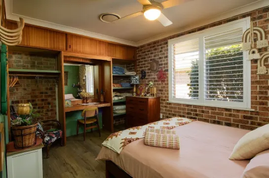 Salty Crew villa , Central spot , Pet friendly ,private garden oasis secure yard