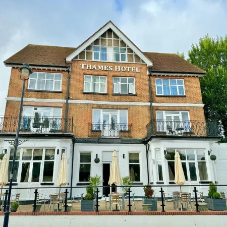 Uno Thames Hotel Maidenhead -Reopened Brand New Again -FREE PARKING