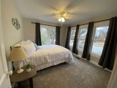 Relax at the Lonestar Lodge! Close to all the fun in DFW! Hotels in Fort Worth Cultural District