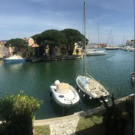 PORT GRIMAUD: Dream apartment in a quiet and precious neighborhood