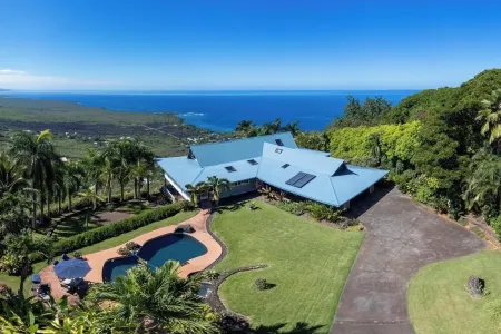 Maka Nui Estate Luxury OceanView Retreat above Kealakekua Bay,  Family Friendly Отели в г. Кэптайн Кук