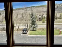 Studio + hot tub/pool- Next to lifts/brewery/food