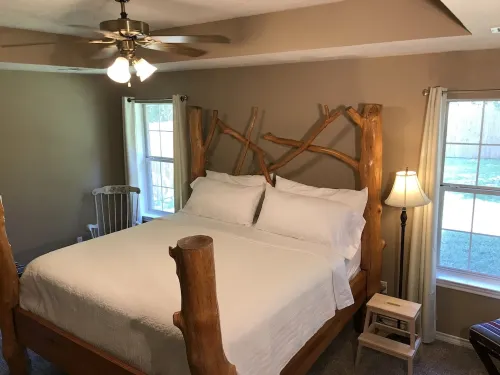 Wonderful, Spacious, Upscale Game Day home just 5 miles from Kyle Field!