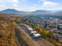 Centrally Located Luxury Home right on Rock Creek perfect for Large Groups