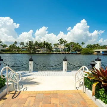 Boca Waterfront • Watch the Boats • Pool & Gym