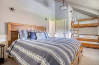 Oceanfront Views and Cozy Ambiance - Exquisite Beach House Retreat Hotels in Neskowin
