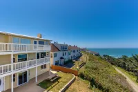 Romance awaits with ocean views & sandy shores at this dog-friendly studio Hotels in Lincoln City