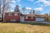 Spacious Entertainment Areas and Gourmet Kitchen - Stylish Modern Haven