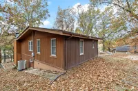 Private Dock and Breathtaking Lake Views - Stunning Tranquil Retreat Hotel a Adair Township