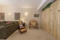 Stunning Mountain Views and Cozy Living Space - Inviting Retreat فنادق في Fraser