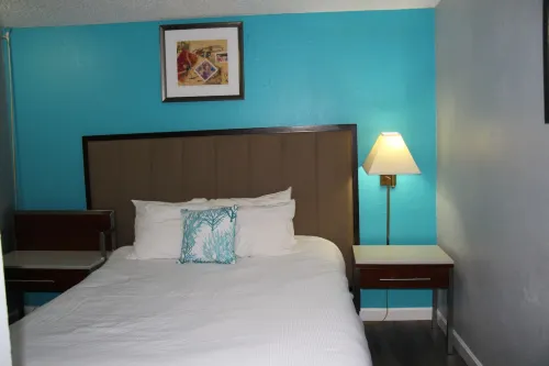 Elegant Retreat, Close to Bases, Full Kitchen